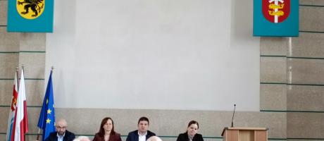 W dniu 09.04.2025 r. w siedzibie Urzędu Miasta Gdyni spotkali się przedstawiciele Gdyńskiego Kolegium Prezesów Rodzinnych Ogrodów Działkowych w Gdyni z prezydentem Miasta Gdyni Panią Aleksandrą Kosiorek oraz samorządowcami.
